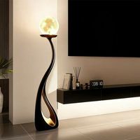 Lampadaire LED design nordique en résine, style moderne et minimaliste, idéal pour hôtel, salon ou coin.