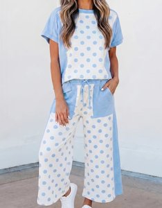Set Due Pezzi Personalizzato da <span class=keywords><strong>Donna</strong></span>: T-Shirt Larga con Collo Tondo a Pois e Blocchi di Colore, Pantaloni a Gamba Larga con Tasche e Cordoncino - Produzione su Misura - Product Image 2