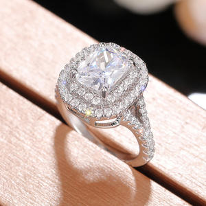 Anello da Cocktail Q173 per Donna con Zirconia Cubica Taglio Principessa e Incastonatura a Pavé, Anello di Fidanzamento alla Moda - Product Image 3