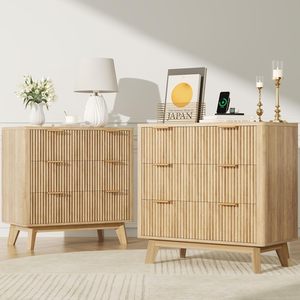 Mesa <span class=keywords><strong>de</strong></span> <span class=keywords><strong>Noche</strong></span> Moderna con Paneles Acanalados Anchos y Almacenamiento, Diseño <span class=keywords><strong>de</strong></span> Perfil Curvo, Acabado <span class=keywords><strong>en</strong></span> Madera Natural para Dormitorio - Product Image 1