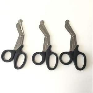 Tijeras Curvas de Acero Inoxidable de 15 cm, Borde Liso Negro, para Cinta de Kinesiología, Gasa, Vendaje, Uso Hospitalario y Clínico - Product Image 2