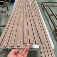 Panel Dinding Beralur WPC Motif Marmer, Papan Louver Berongga Serat Kayu, Pelapis Dinding Interior untuk Latar Belakang TV 150*16*2900