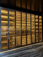 Armoire à vin de luxe moderne minimaliste en acier inoxydable et bois massif avec éclairage LED, capacité 120 bouteilles, pour maison, bar ou villa