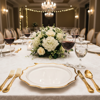 Assiettes de présentation classiques en porcelaine fine à bord festonné, corps blanc, bord doré, service de vaisselle en céramique pour mariage, fête, hôtel, restaurant