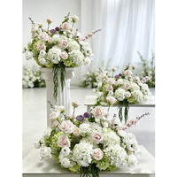 Kunstmatige bordeauxrode hortensia bloemstuk met groene bladeren, bloemloper voor evenementendecoratie