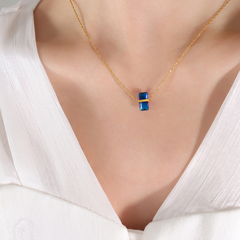 Le collier zircons bleu septembre