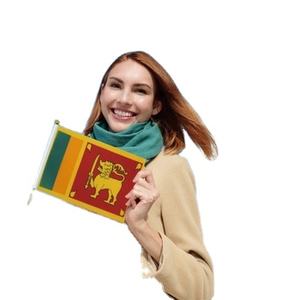 2024 Venta caliente de fábrica Sri Lanka Poste de madera Bandera ondeada a mano para vacaciones generales - Product Image 1