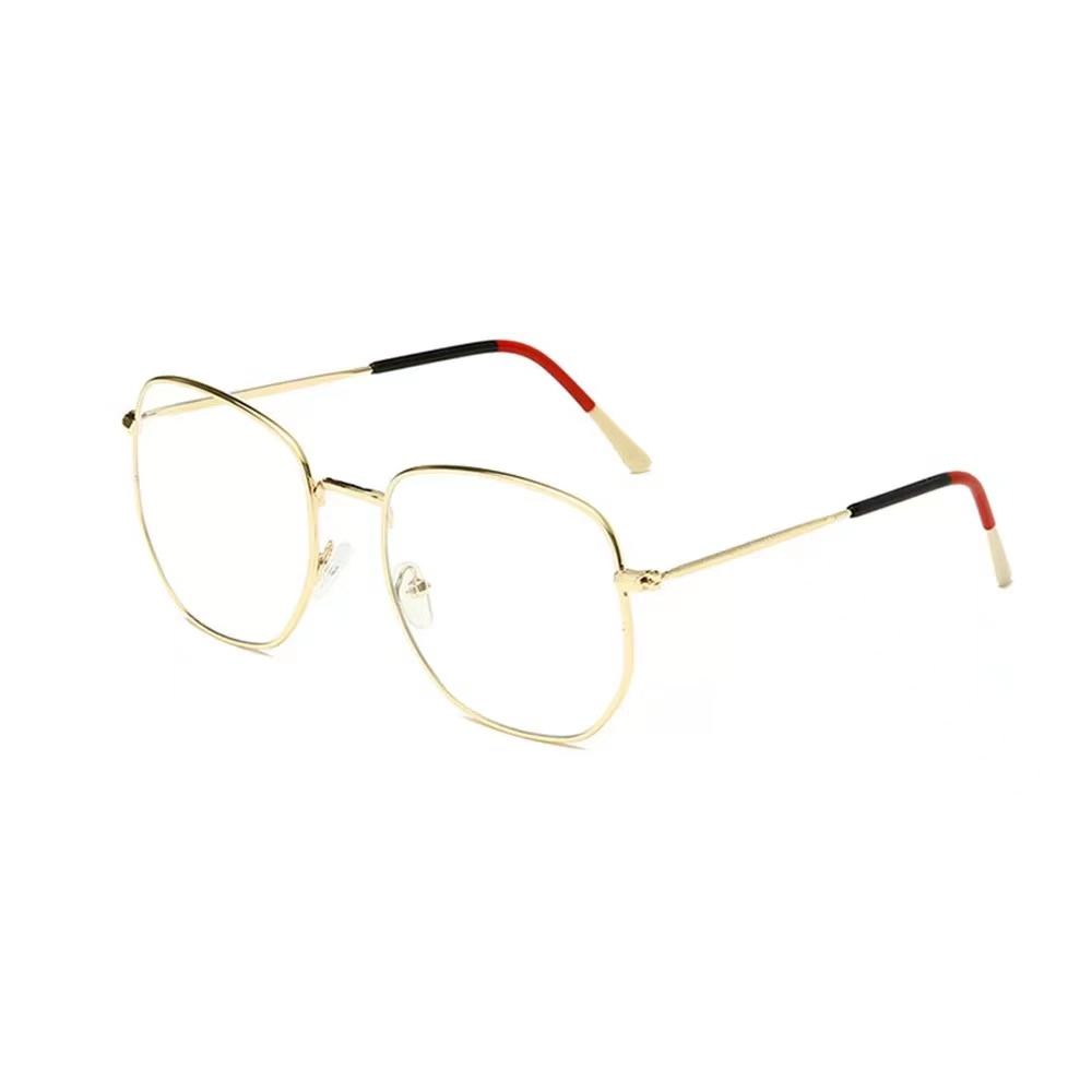 Film blanc cadre en or