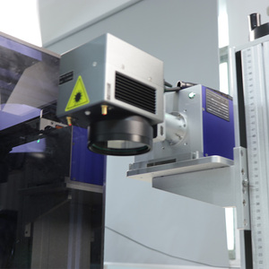 Marcatore laser automatico per la data di produzione di sacchetti di carta e selezionatore di qualità con impilamento automatico, conteggio e rifiuto delle unità difettose - Product Image 3