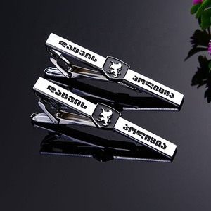 Fermacravatta da uomo con logo in argento dorato personalizzato - Product Image 5