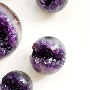 Chậu đá thạch anh tím tự nhiên chạm khắc hình mặt cười, túi tiền, kho báu, với thiết kế hang động độc đáo - Product Image 4