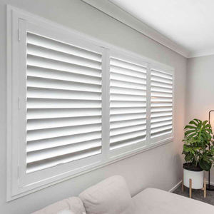 Volets en bois à lamelles inclinées cachées sur mesure, volets en PVC à lamelles, volets de fenêtre et volets californiens - Product Image 5