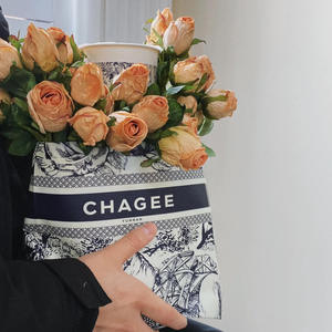 Roses artificielles en soie de couleur fuchsia, style vintage, pour la décoration de la maison et des mariages, réutilisables, haute simulation - Product Image 3