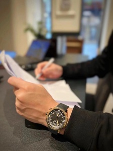 Montres mécaniques de haute qualité avec un design tendance, fonction calendrier très demandée et cadre doré - Product Image 4