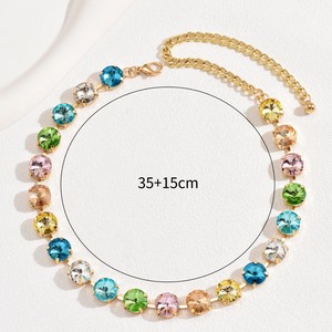 Collar de cadena para clavícula con incrustaciones de diamantes de imitación multicolor y piedras de cristal, minimalista y versátil, para uso diario o fiestas, para mujer. - Product Image 2