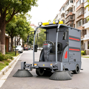 Balayeuse autoportée à batterie Wachtel ST16 pour le nettoyage des rues et la collecte des feuilles avec pistolet à eau - Product Image 3