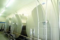 Réservoirs à lait réfrigérés de petit refroidisseur de jus d'unité de pasteurisation avec le réservoir de refroidisseur de lait et pour la ferme