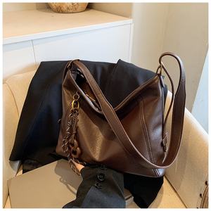 Sac à bandoulière vintage pour femme, nouveau design 2026, sac messager en cuir tissé de haute qualité - Product Image 5