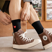 Chaussettes mi-mollet pour homme brodées en forme de cœur, chaussettes de sport en coton respirant, chaussettes noires et blanches pour homme transfrontalières