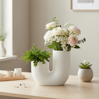 Vase en plastique réutilisable en forme de U, design moderne côtelé, incassable, écologique, pour la décoration intérieure