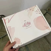 Boîte cadeau, boîtes d'emballage personnalisées, produits en carton blanc en petites séries, production de boîtes en papier, boîte couleur, impression personnalisée