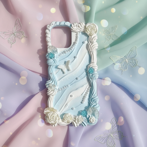 Cadeau d'anniversaire populaire : Coques <span class=keywords><strong>de</strong></span> téléphone 3D en slime crème personnalisables DIY pour iPhone 13, 14, 15 avec accessoires <span class=keywords><strong>de</strong></span> bricolage et breloques fraise - Product Image 3