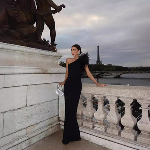 Mujeres elegante Sexy pluma diseño un hombro Irregular Bodycon vestidos de invitados - Product Image 5