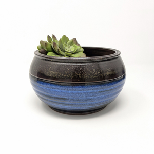<span class=keywords><strong>Poterie</strong></span> en céramique noire élégante avec bandes bleues frappantes, idéale pour la plantation ou l'utilisation décorative. Améliorez votre décoration intérieure-Achetez maintenant - Product Image 1