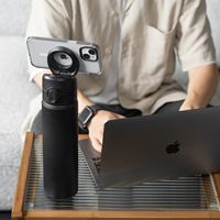 Bouteille d'eau magnétique isolée réutilisable en acier inoxydable avec support de téléphone compatible MagSafe pour la salle de sport, les sports et les voyages