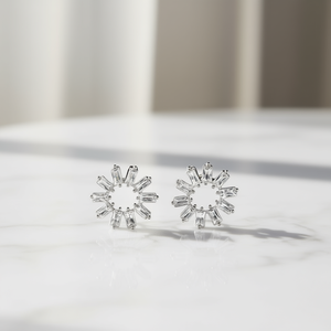 Orecchini a Perno a Forma di Fiocco di Neve in Oro Bianco con Cristalli Taglio Smeraldo e Strass, Gioielli Trendy da Festa per Donne - Product Image 2