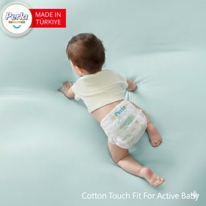 Couches jetables pour bébés Perla, imprimées, avec insert ajusté, pour bébés actifs, surface sèche, protection 3D anti-fuites, 4 couches, fabriquées au Japon - Product Image 1