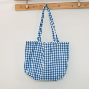 Sac fourre-tout classique en toile à carreaux, léger, avec longues bandoulières, doublure crème et poche intérieure - Product Image 4