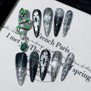 แผ่นติดเล็บเรซิ่นลายเกราะแบบสวมใส่ได้ ดีไซน์ยาวแหลมสีเข้ม ลายตาแมว สไตล์สลิธีริน พังก์ เมทัล ลายตาปีศาจ ได้รับการรับรองมาตรฐาน CE สินค้าหรูหรา - Product Image 6