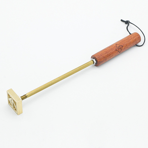 <span class=keywords><strong>Timbre</strong></span> en fer <span class=keywords><strong>personnalisé</strong></span> pour gâteau Burger Marque 3CM Logo de dessin animé Moule en laiton de feu Tampon chaud pour la fabrication de gâteaux de pain de mariage - Product Image 3