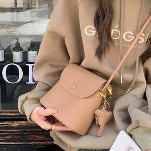 Sac de téléphone rétro pour femmes, sac de poitrine kaki à sangle unique avec boucle magnétique, tenues de tous les jours, hiver 2023 - Product Image 3