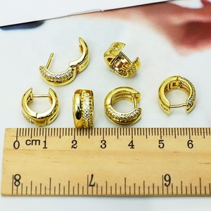Créatives Boucles d'oreilles créoles géométriques vintage Colarmix, plaquées or 18 carats, exquises et élégantes, pavées de zircons, petites, pour cadeau de fête, tendance - Product Image 6