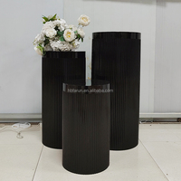 Vente chaude usine : Socle à gâteau à surface ondulée dorée, table à dessert ondulée, piédestal à fleurs, pour événements, mariages et autres décorations