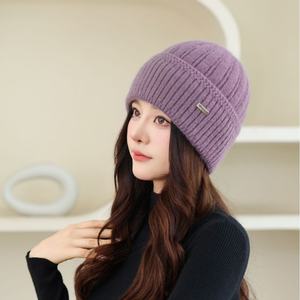 Fabricant de bonnets en mohair doublés de soie, bonnets personnalisés, logo personnalisé, bonnets doublés de satin, bonnets en laine tricotés, broderie jacquard, design personnalisé - Product Image 6