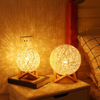 Lampe de nuit LED en forme de lune de 5,9 pouces pour enfants, lampe globe en rotin avec base en bois massif