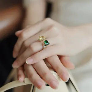 Cincin jari kristal hijau sampanye cincin pertunangan hati Zircon kubik penuh untuk pesta