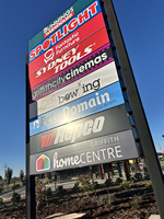 Panneau LED SERENA Outdoors en acier inoxydable pour signalisation automobile et professionnelle, options de couleur et d'éclairage personnalisables
