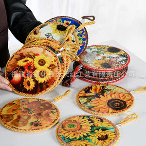 Salvamanteles Redondo de Cerámica Artesanal Tian Tian Hong de Fujian Dehua con Diseño de Girasol, Aislante Térmico, Reutilizable, Decoración para el Hogar - Product Image 1