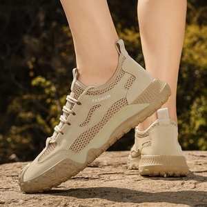 Nouvelles chaussures de course pour hommes, respirantes, en mesh léger, avec semelle intermédiaire en caoutchouc, bout rond, antidérapantes, à enfiler, pour le travail - Product Image 1