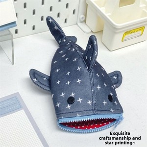 Astuccio in Tessuto a Forma di Squalo Piccolo e Carino, Grande Capacità, Multifunzionale, di Alta Qualità, per Scuola, Ufficio e Studenti - Product Image 2