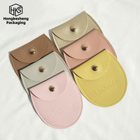 Pochette à bijoux en PU en forme d'éventail avec bouton-pression métallique, sac de rangement en similicuir ; Sac d'emballage portable pour boucles d'oreilles et bijoux avec logo gaufré