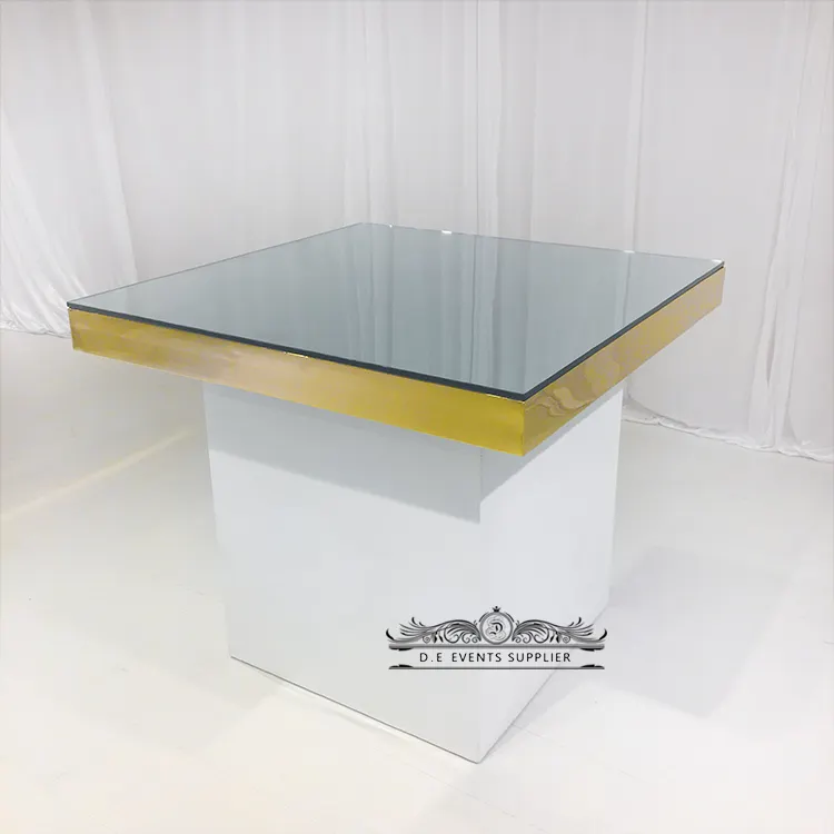 Juego de mesa de comedor al aire libre Base de hierro con tapa de cristal cuadrada perfecta para pasteles de boda y eventos