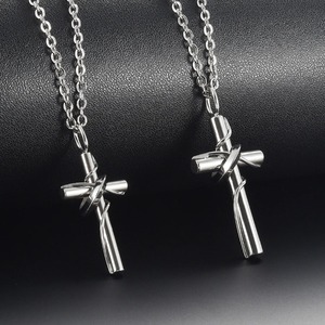 Collana con ciondolo a croce in acciaio inossidabile 316L per coppie, ciondolo a croce dell'amore per uomo e donna, regalo <span class=keywords><strong>di</strong></span> anniversario. - Product Image 1
