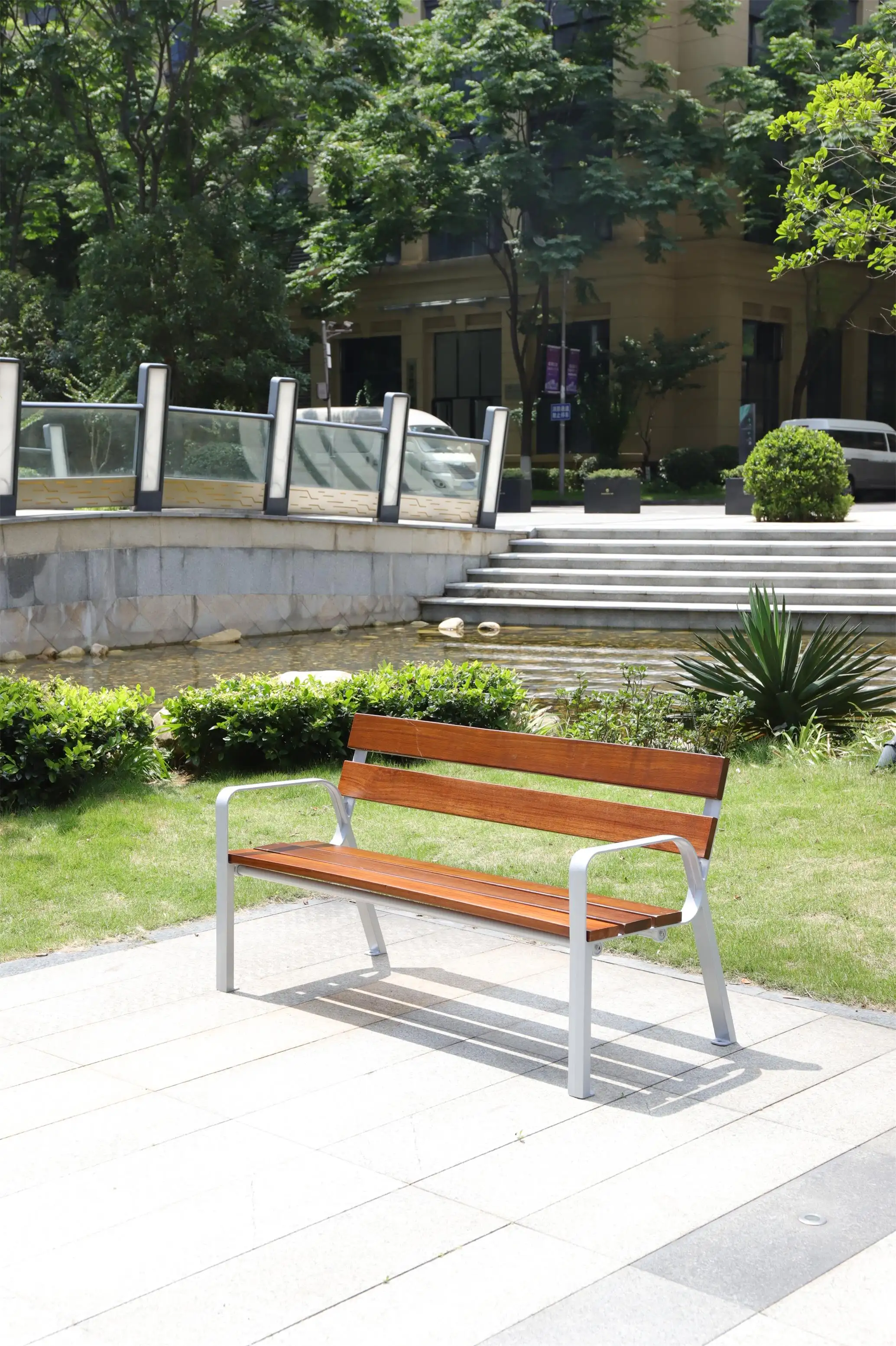 New Product Design Solid Wood Memorial Outdoor Bench With High Quality Aluminum Armrests For Town Park