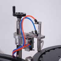 Petite machine automatique de remplissage et de sertissage de flacons de peptides pour petite ligne de production