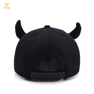 2025 personalizado Unisex al aire libre Snapback baloncesto equipo de fútbol gorras orejas moda Jersey polar con hoja Tropical - Product Image 2